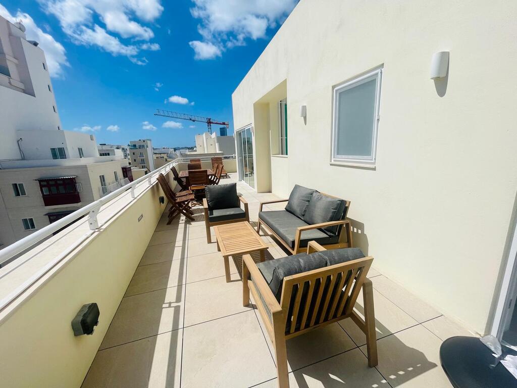 2 Bedroom Penthouse for Long Let in Gżira - €2,200/month photo 14