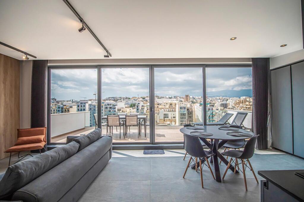 2 Bedroom Penthouse for Long Let in St. Julian's - €4,000/month photo 4