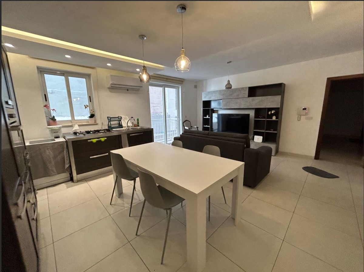 Modern 2-Bedroom Apartment in Balluta Bay St Julians photo 2