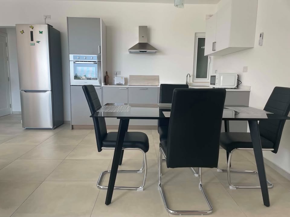 Bright Brand New 3-Bedroom Maisonette with Open Views in Pembroke photo 2