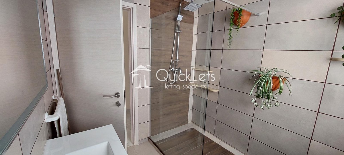 2 Bedroom Penthouse for Long Let in Marsaskala - €1,650/month photo 8