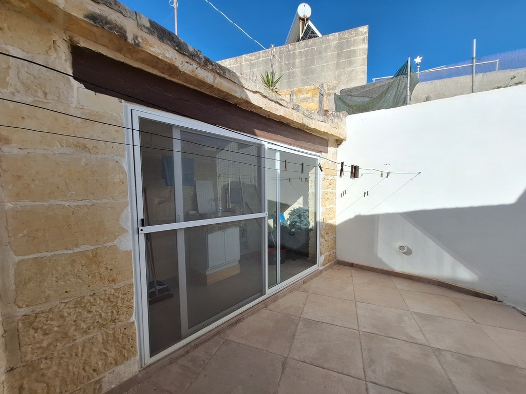 2 Bedroom House of Character for Long Let in Żebbuġ - €1,300/month photo 7