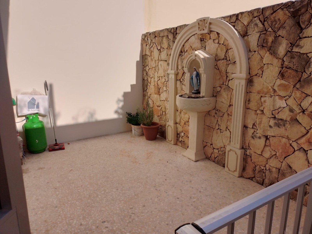 Contemporary 3 bedroom terraced house in Naxxar with large garage photo 3