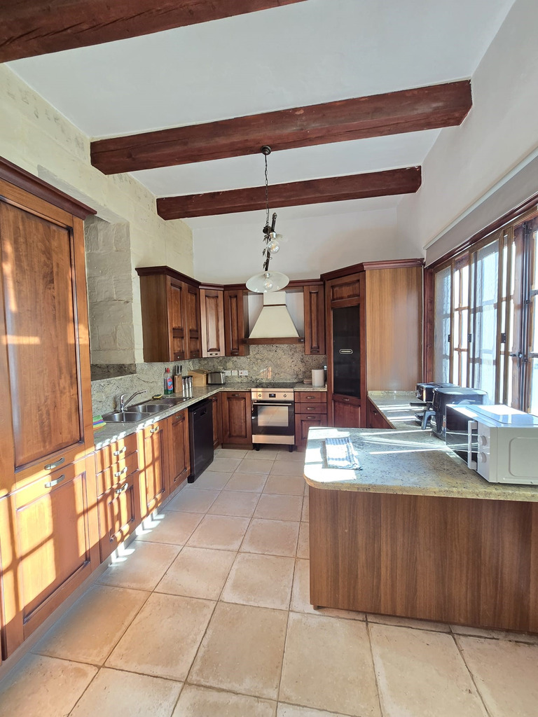 3 Bedroom Townhouse for Long Let in Sliema - €4,500/month photo 5