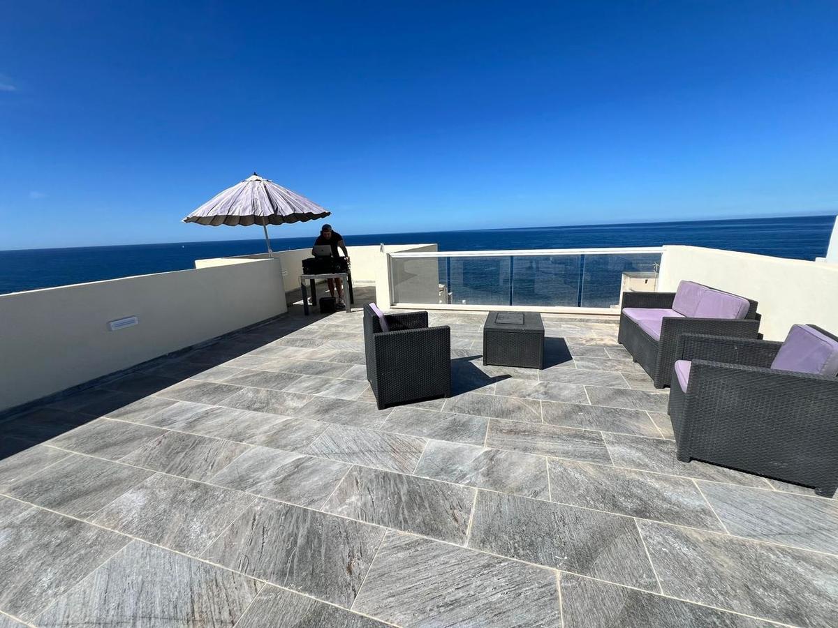 2 Bedroom Ensuite Penthouse for Long Let in Xgħajra - €2,000/month