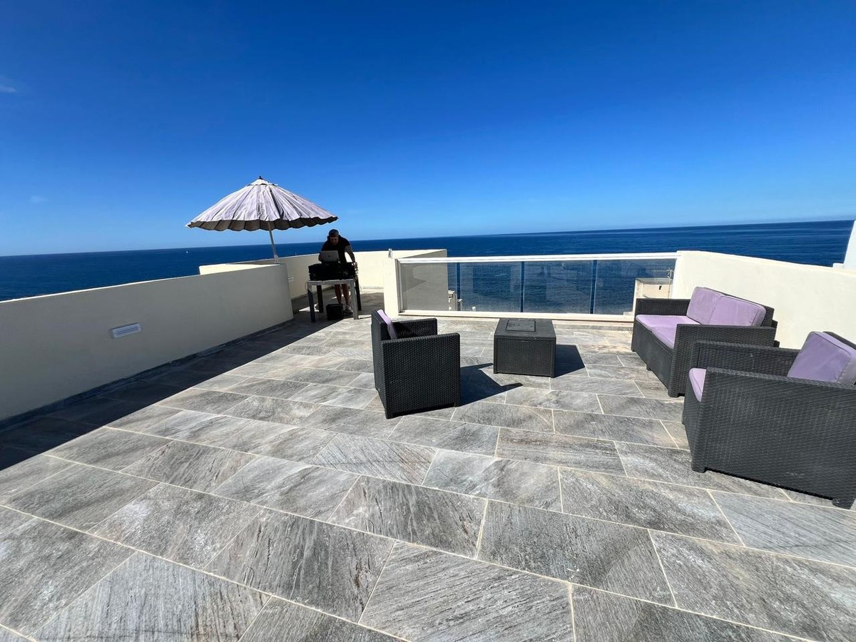 2 Bedroom Ensuite Penthouse for Long Let in Xgħajra - €2,000/month