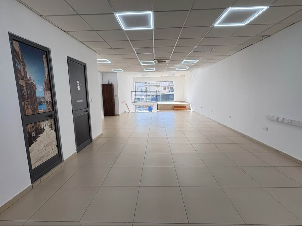 Office for Long Let in Gżira - €1,600/month photo 2