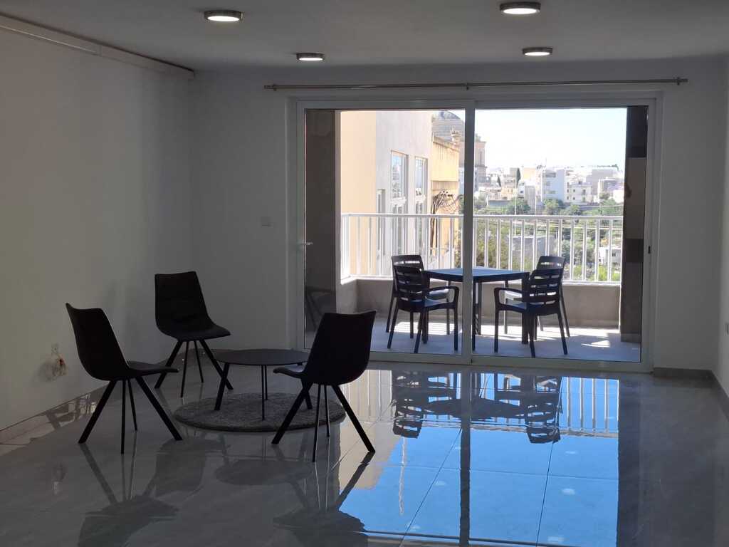 Office for Long Let in Mosta - €1,200/month photo 3