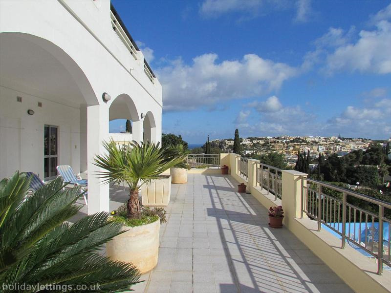 6 Bedroom Villa for Long Let in Mellieħa - €3,200/month photo 3