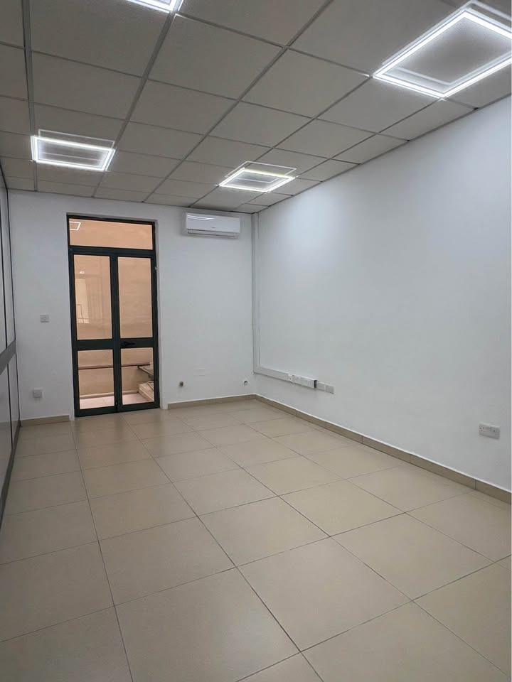Office for Long Let in Gżira - €1,600/month photo 4
