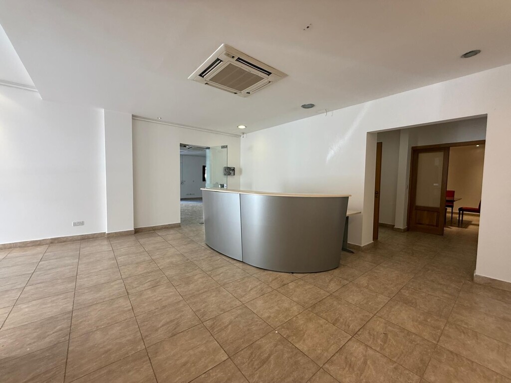 Office for Long Let in Balzan - €4,500/month photo 14