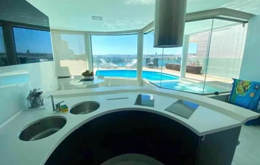 3 Bedroom Ensuite Penthouse for Long Let in Sliema - €4,500/month