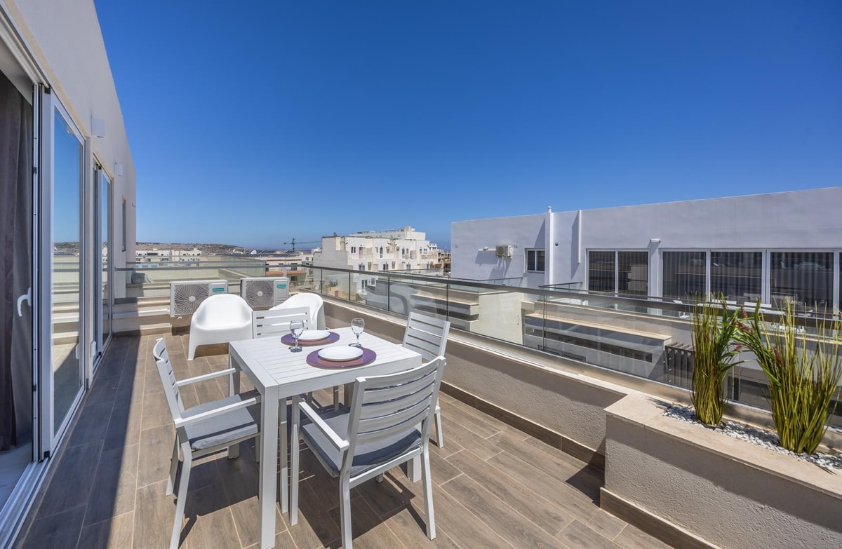 Stunning Modern 3-Bedroom Penthouse with Sea Views in Qawra photo 7