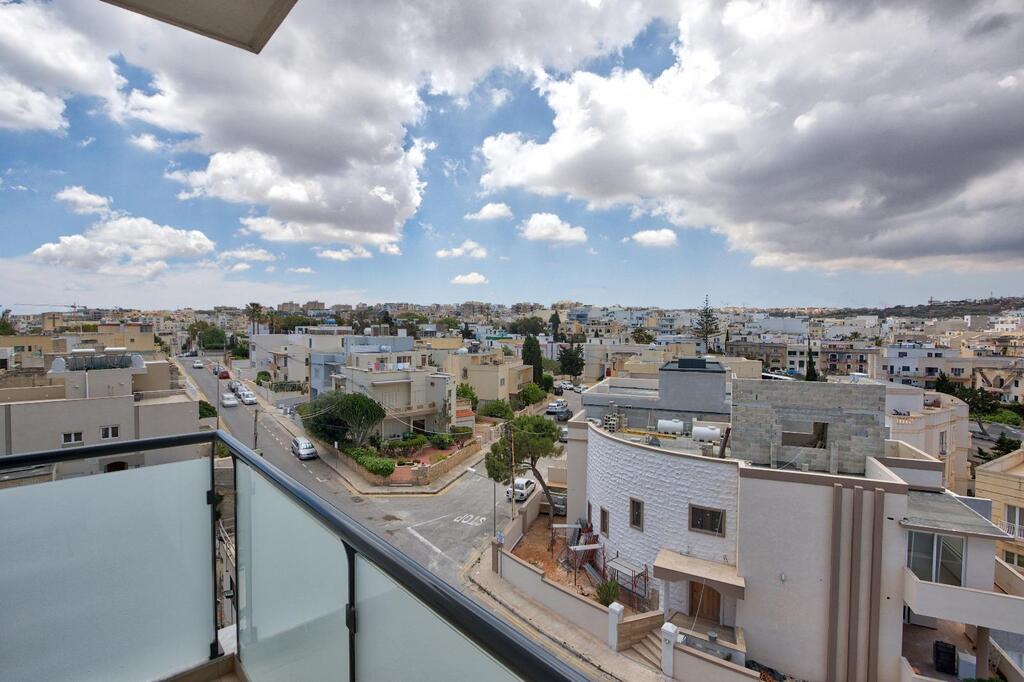 2 Bedroom Ensuite Apartment for Long Let in St. Julian's - €3,200/month photo 12