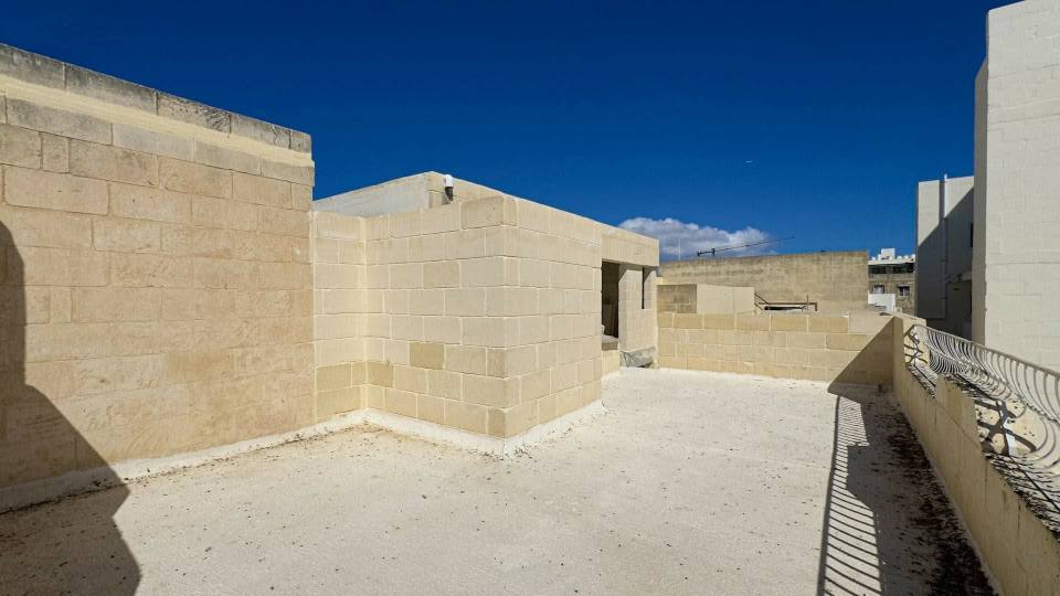 9 Bedroom Ensuite Farmhouse for Sale in Sannat - €1,200,000 photo 4