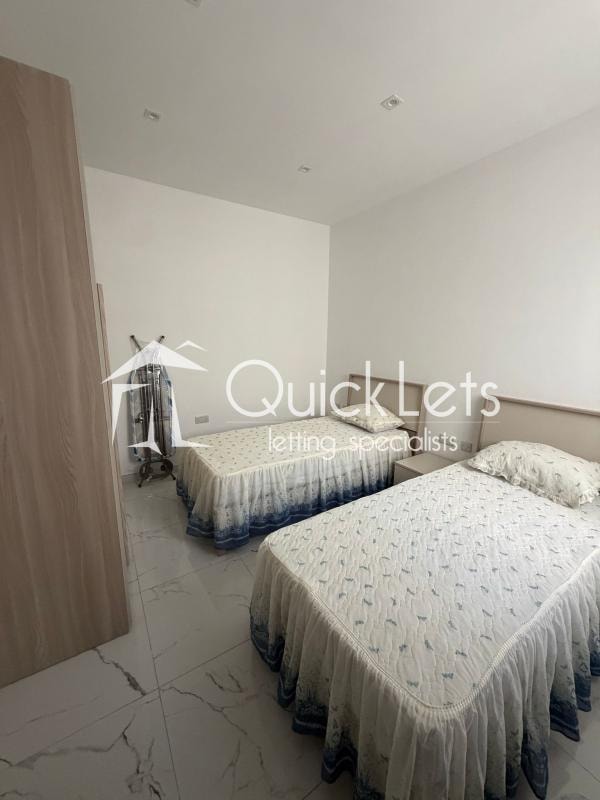 2 Bedroom Ensuite Penthouse for Long Let in Żurrieq - €1,500/month photo 5