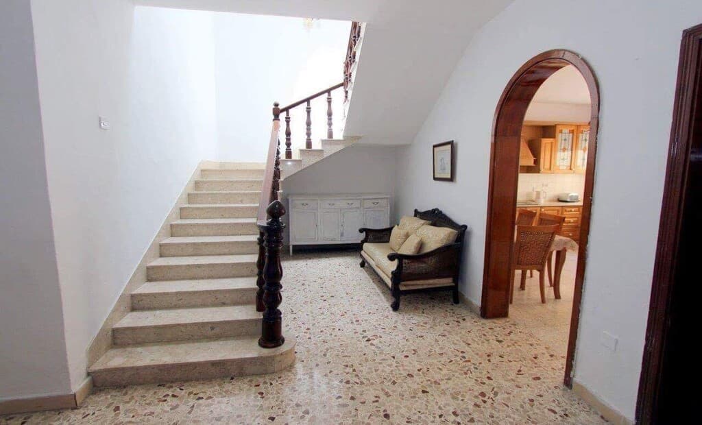 3 Bedroom Ensuite Terraced House for Long Let in Attard - €1,650/month