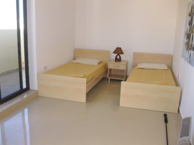Stylish Highly Finished & Furnished Penthouse with A Large Entertaining Terrace in Swieqi photo 4