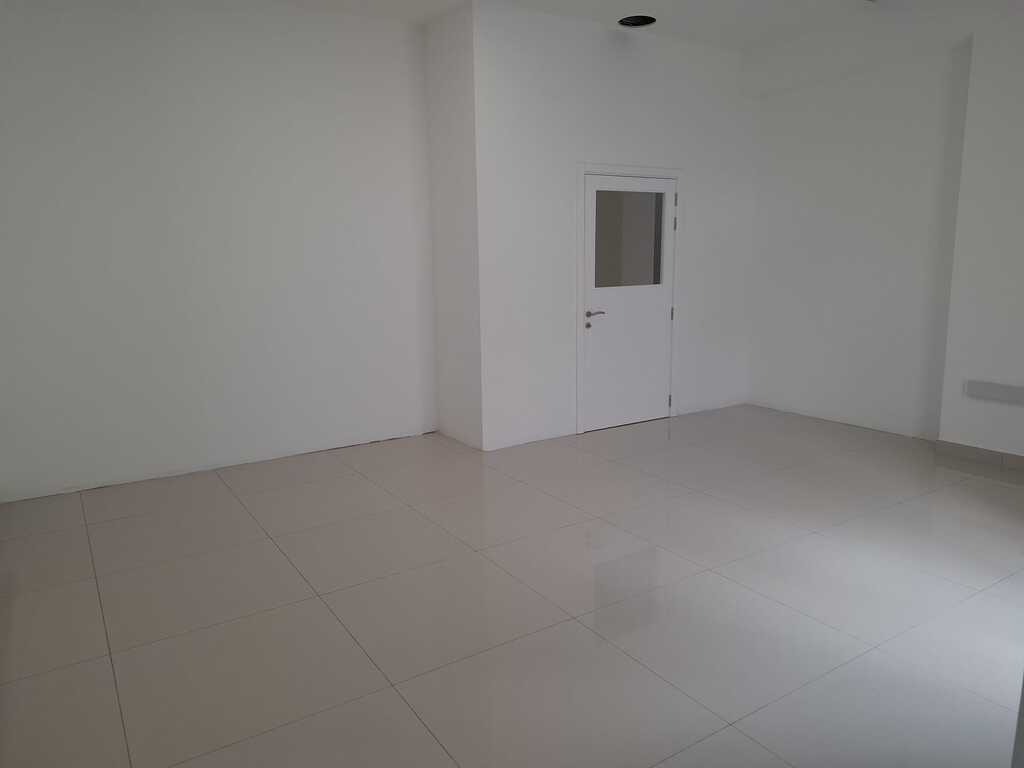 Office for Long Let in Mrieħel - €2,000/month photo 5