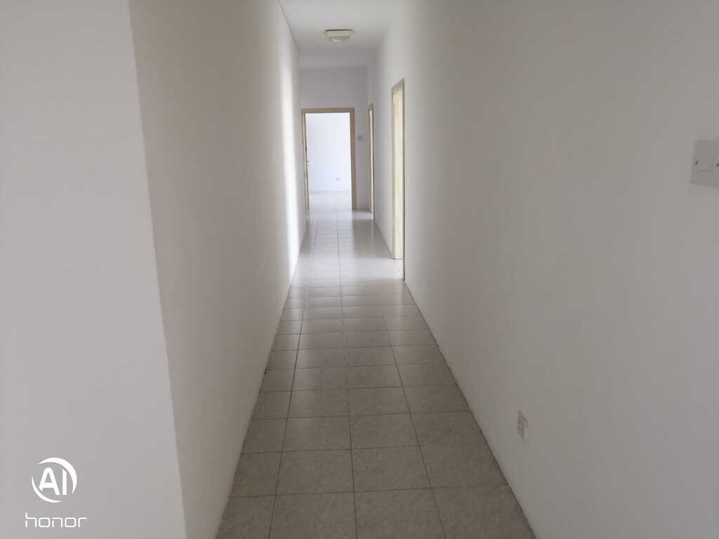 Office for Long Let in San Ġwann - €1,000/month photo 9