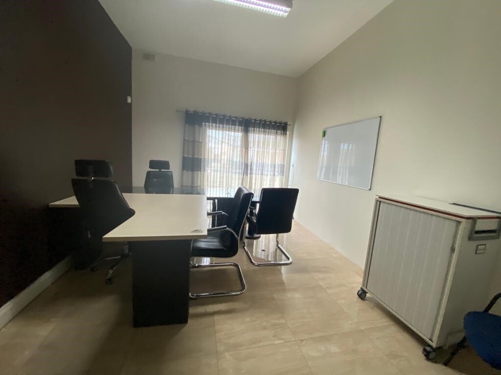 Office for Long Let in Ta' Xbiex - €2,700/month photo 6
