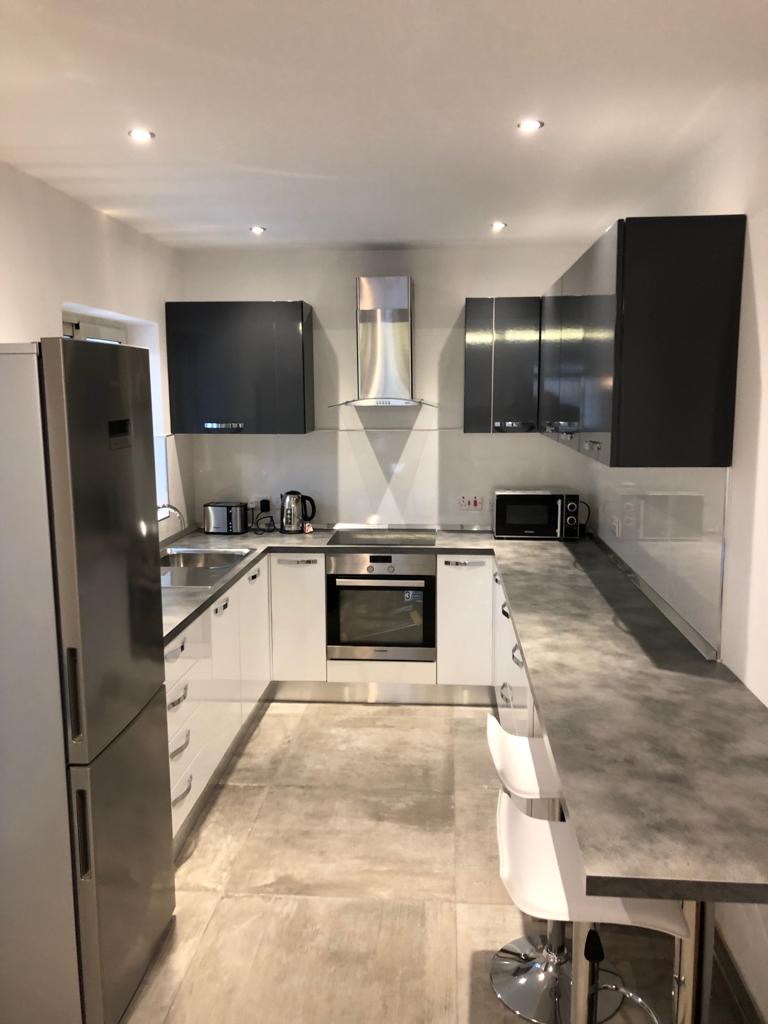 Spacious 3-Bedroom Maisonette with A Large Garage & Garden in Swieqi photo 3