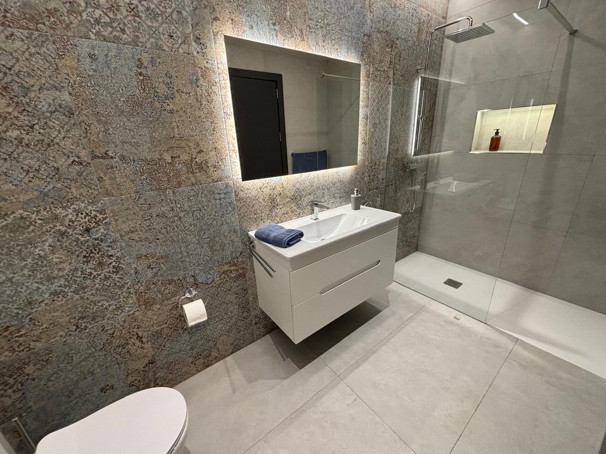 Luxury Furnished 3-Bedroom Sea View Apartment in Qawra photo 9