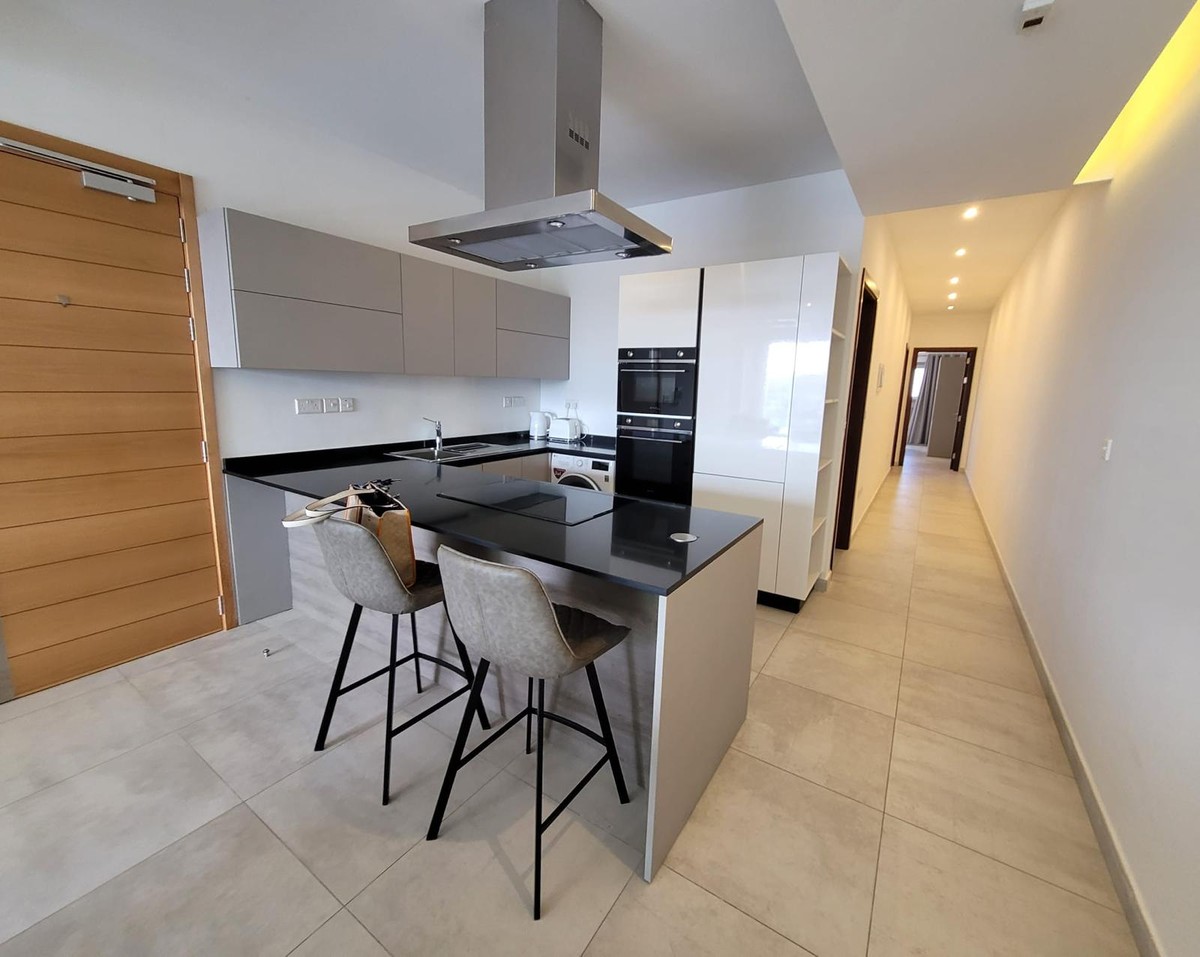 Stunning Seafront 2-Bedroom Apartment with A Large Terrace in Sliema photo 4