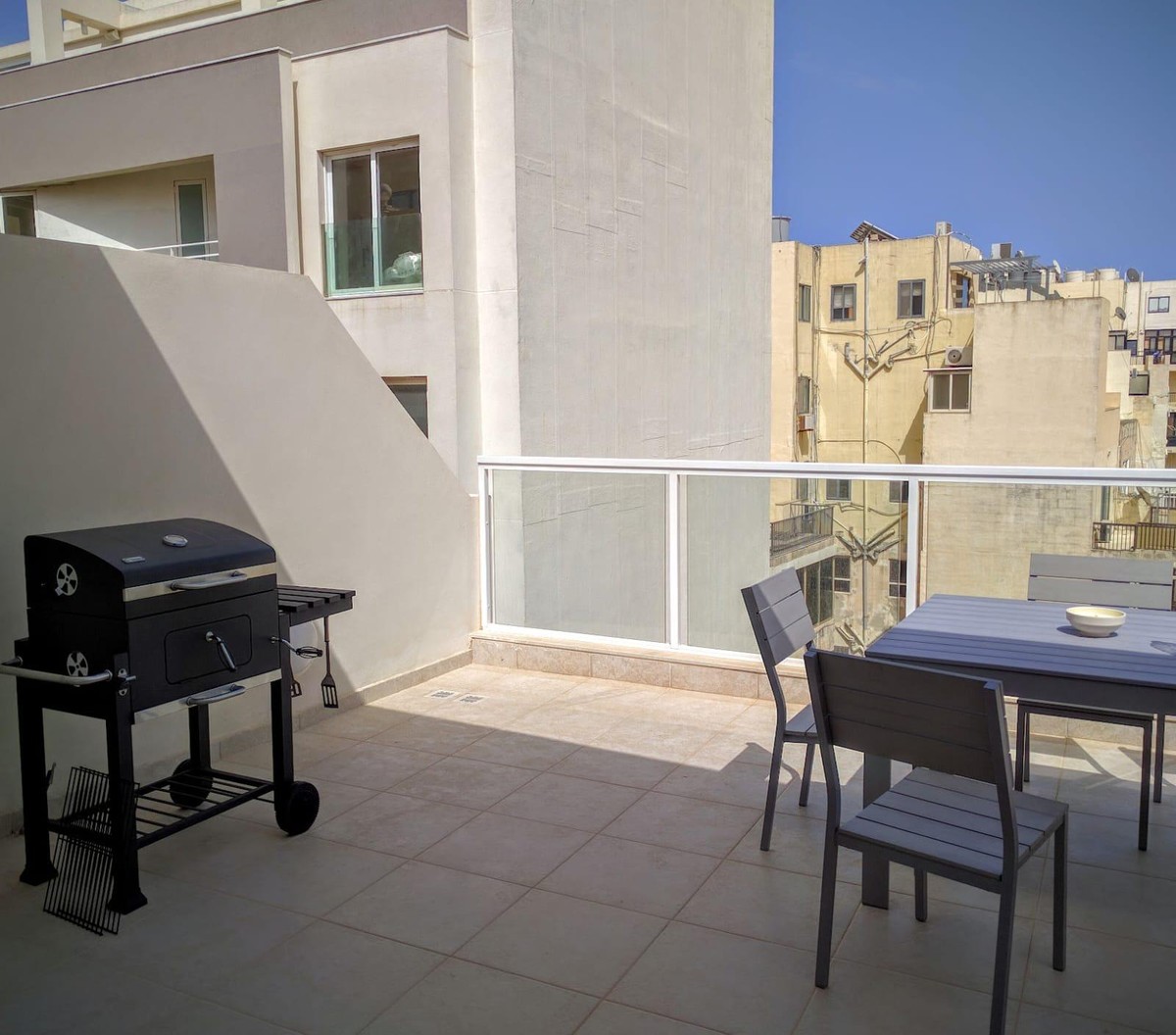Stunning 2-Bedroom Penthouse by the Seafront in Sliema photo 3