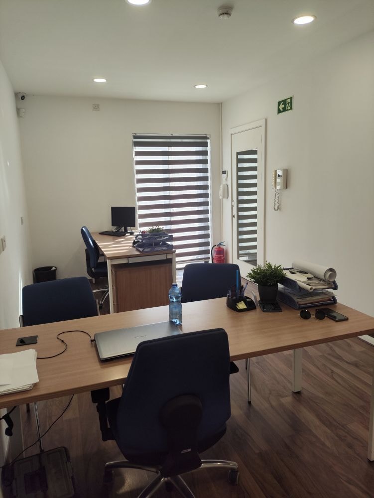 Office for Long Let in Iklin - €1,500/month