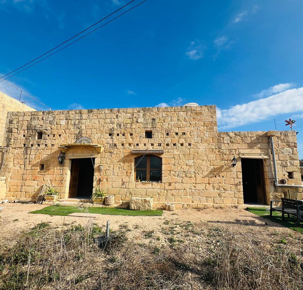 2 Bedroom Farmhouse for Long Let in Marsaskala - €3,000/month photo 2
