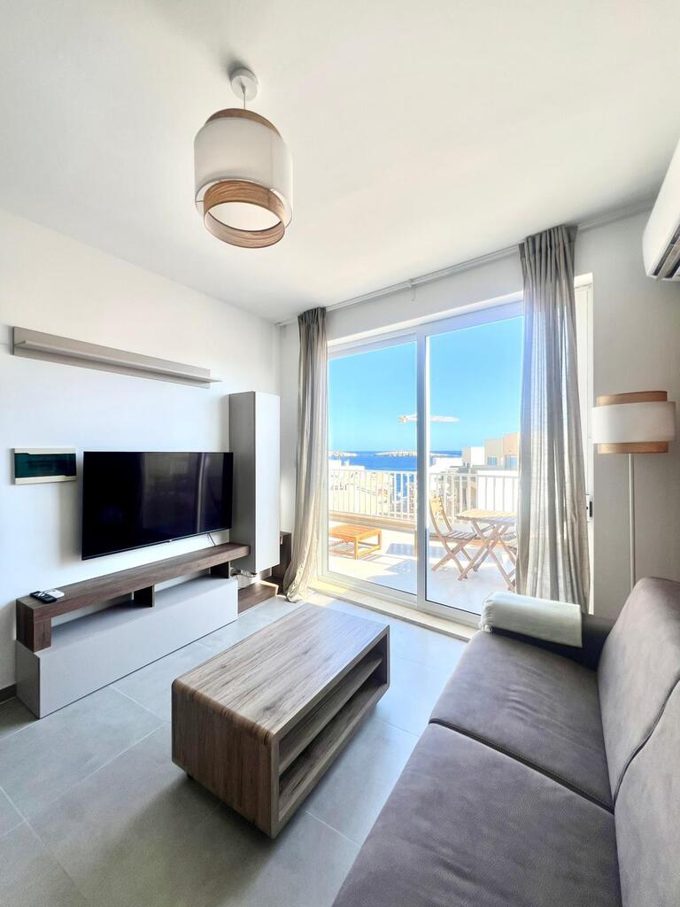 2 Bedroom Penthouse for Long Let in St. Paul's Bay - €1,600/month