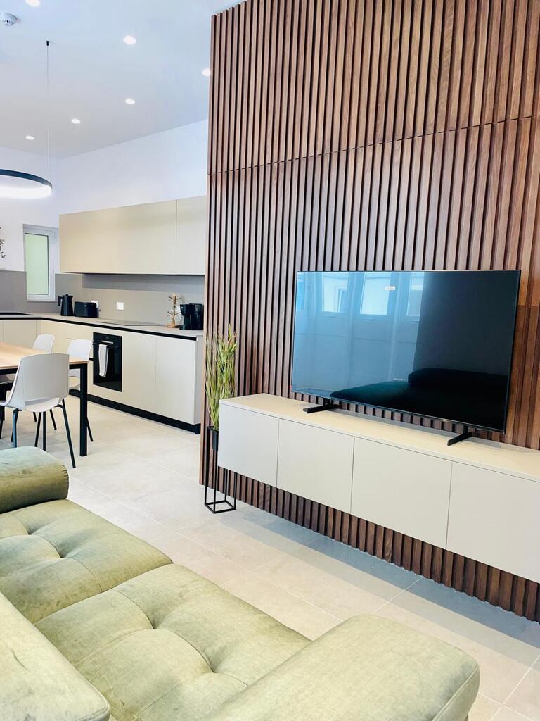 2 Bedroom Penthouse for Long Let in Gżira - €2,200/month
