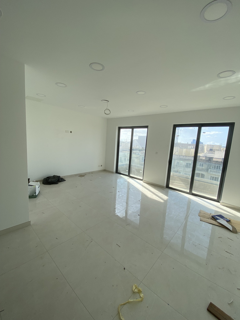 Office for Long Let in Iklin - €1,200/month photo 4