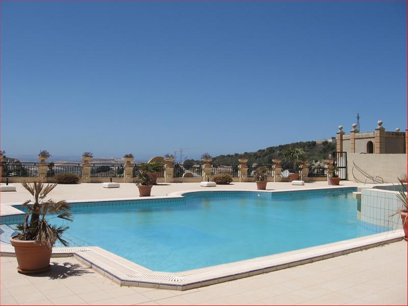 2 Bedroom Maisonette for Long Let in Madliena - €2,000/month