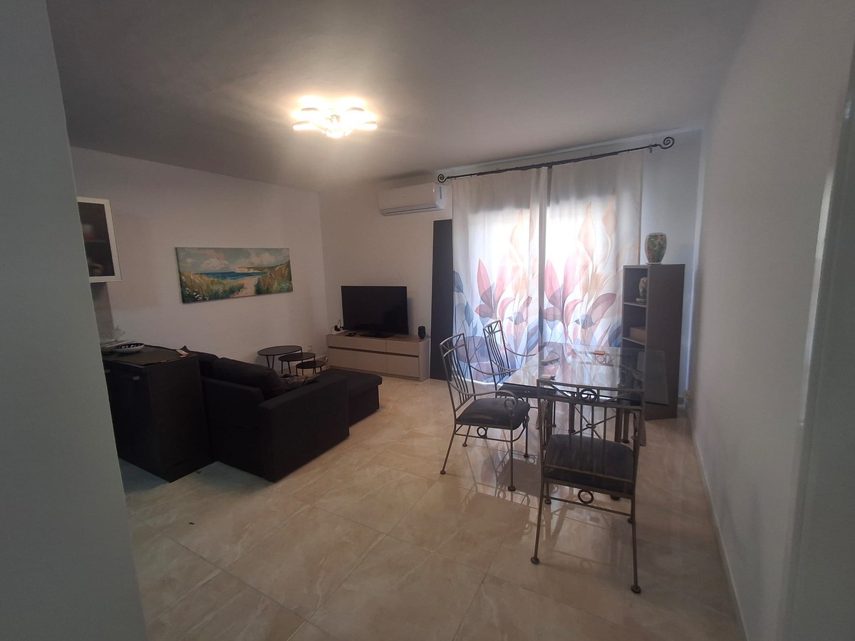 Beautifully Refurbished 2-Bedroom Apartment in Sliema photo 4