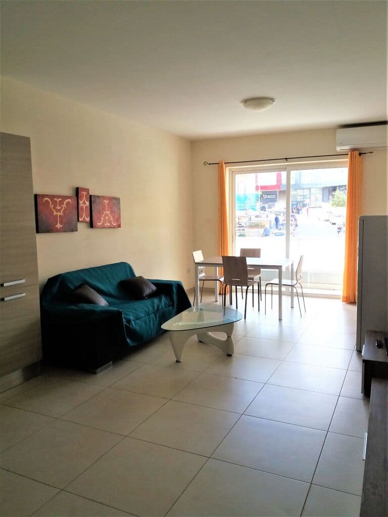 2 Bedroom Apartment for Long Let in Ibraġ - €1,350/month