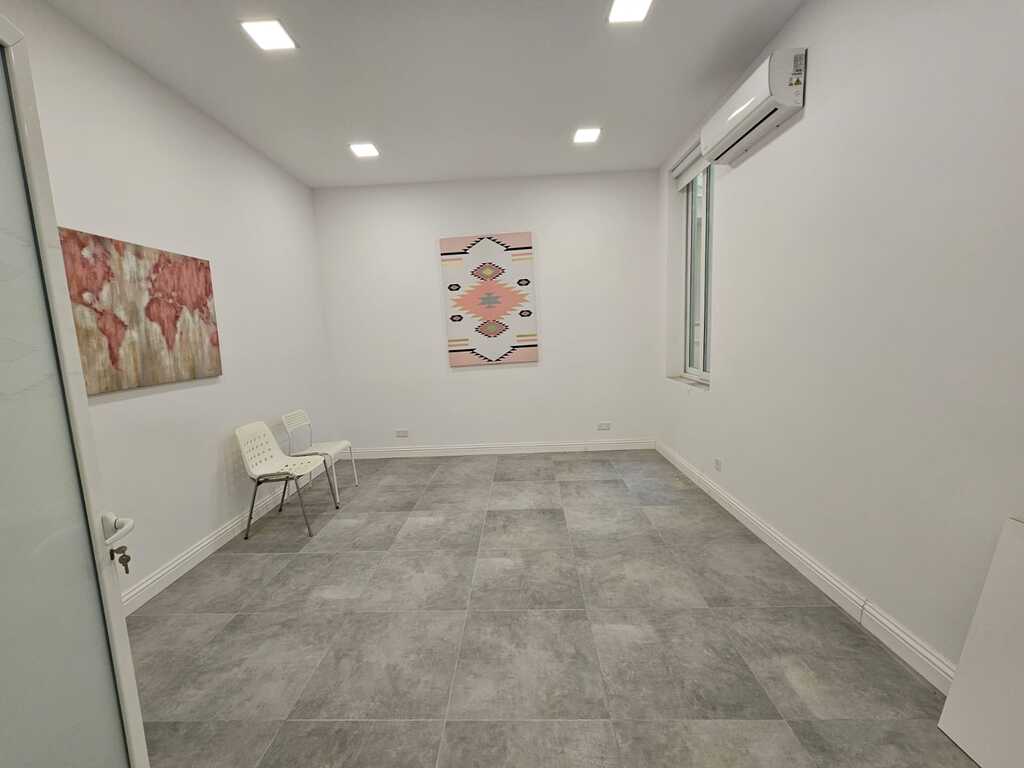 Office for Long Let in Valletta - €3,500/month photo 16