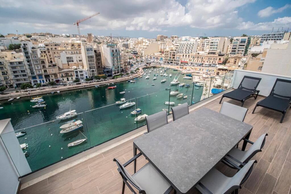 2 Bedroom Penthouse for Long Let in St. Julian's - €4,000/month