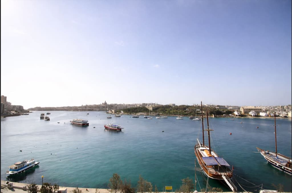3 Bedroom Ensuite Apartment for Long Let in Sliema - €3,500/month