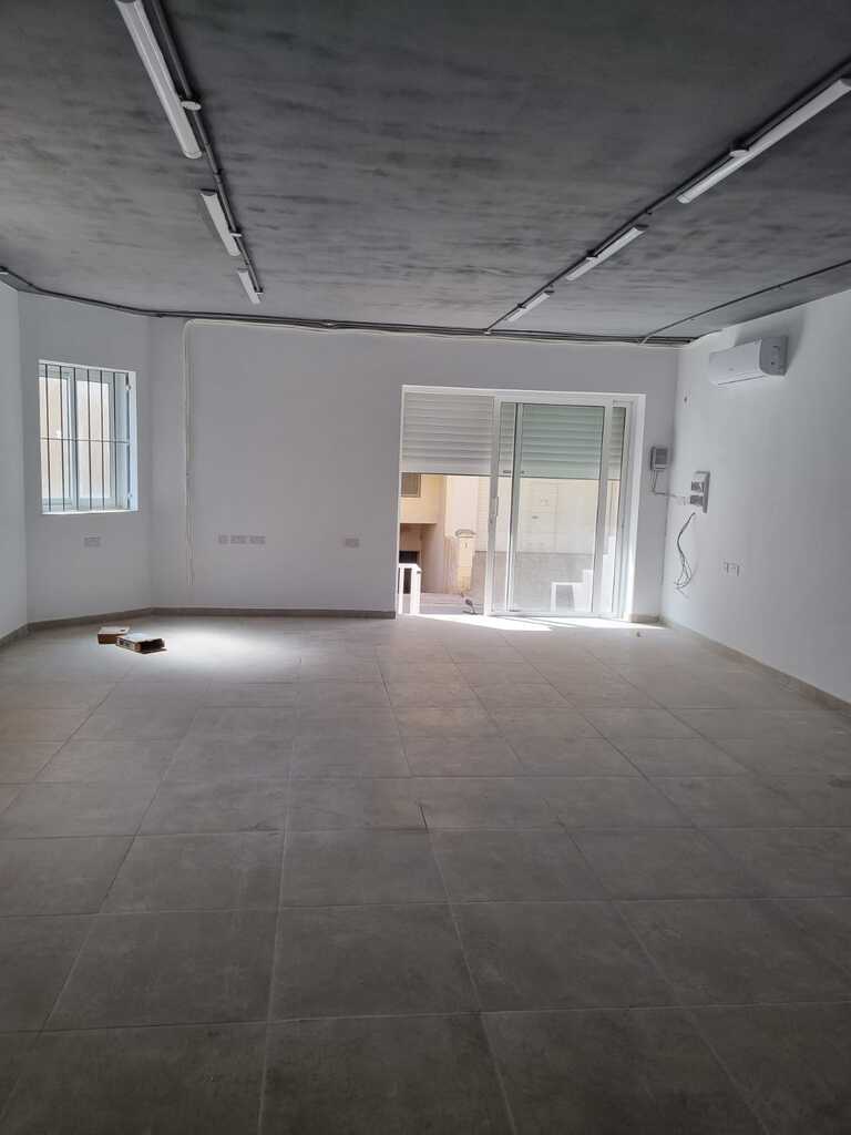 Shop for Long Let in Qawra - €1,950/month