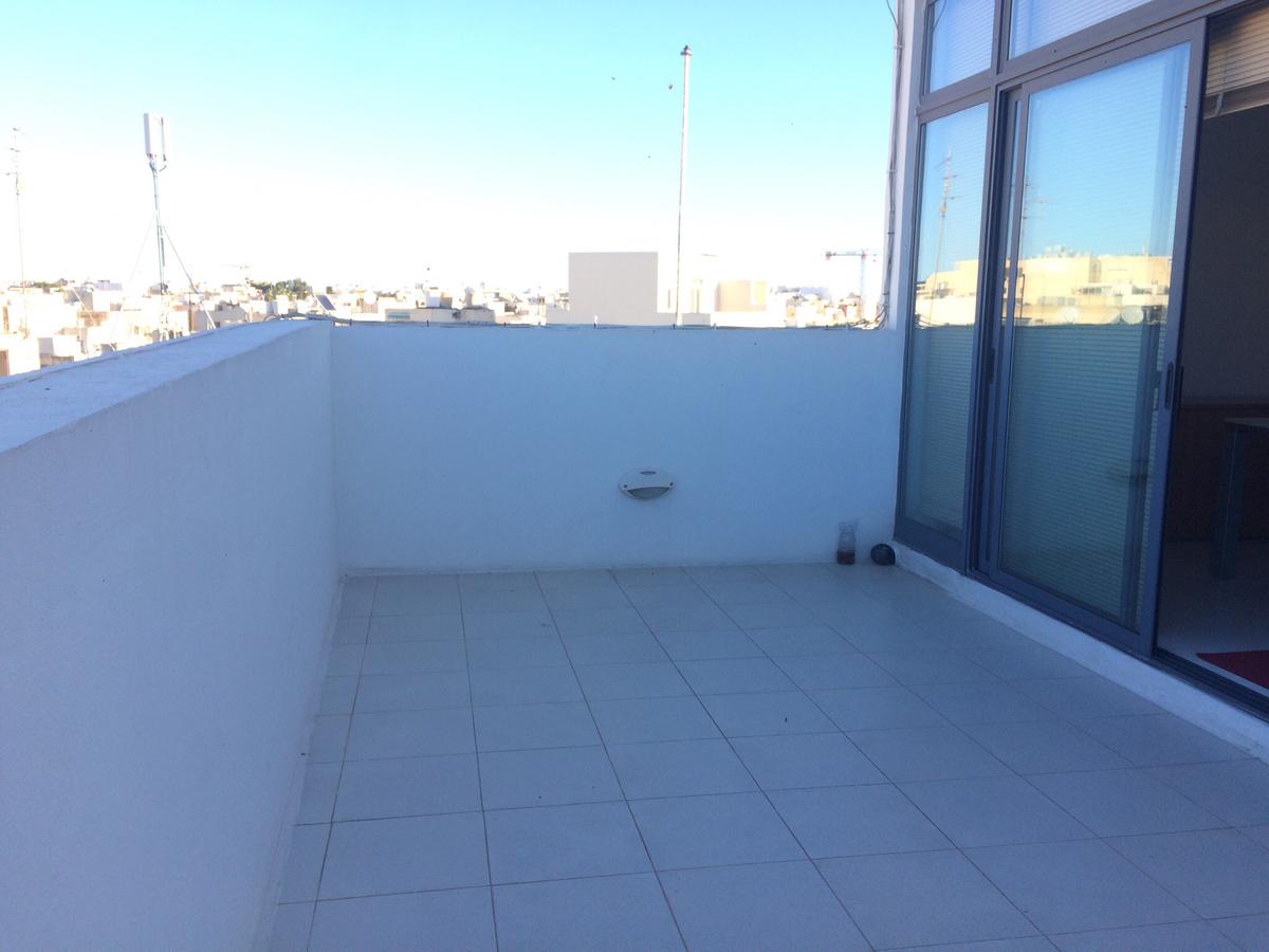 Office for Long Let in San Ġwann - €1,200/month