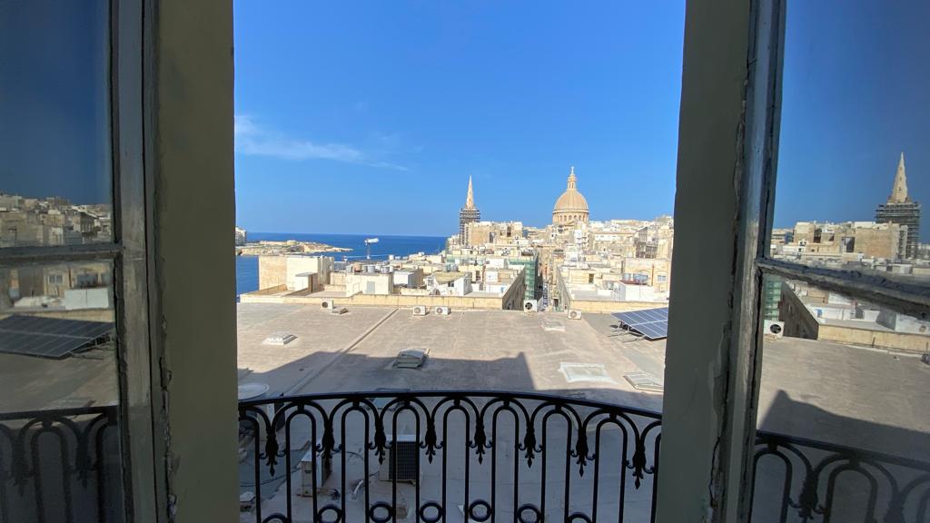 2 Bedroom Ensuite Apartment for Long Let in Valletta - €2,200/month