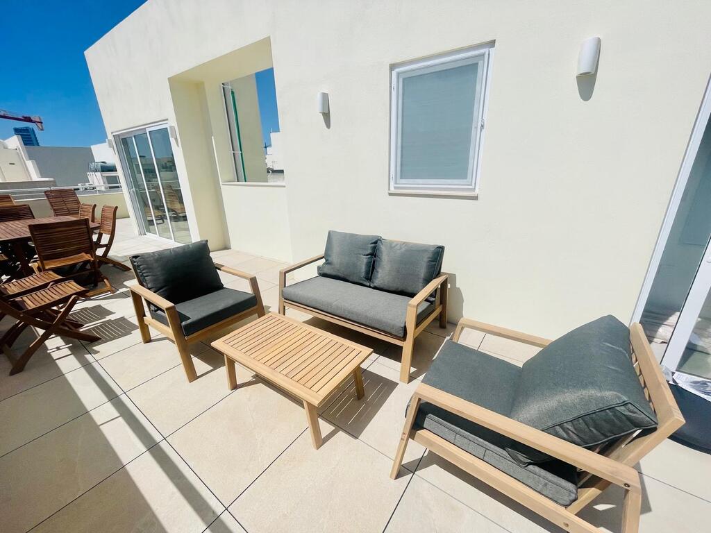2 Bedroom Penthouse for Long Let in Gżira - €2,200/month photo 15