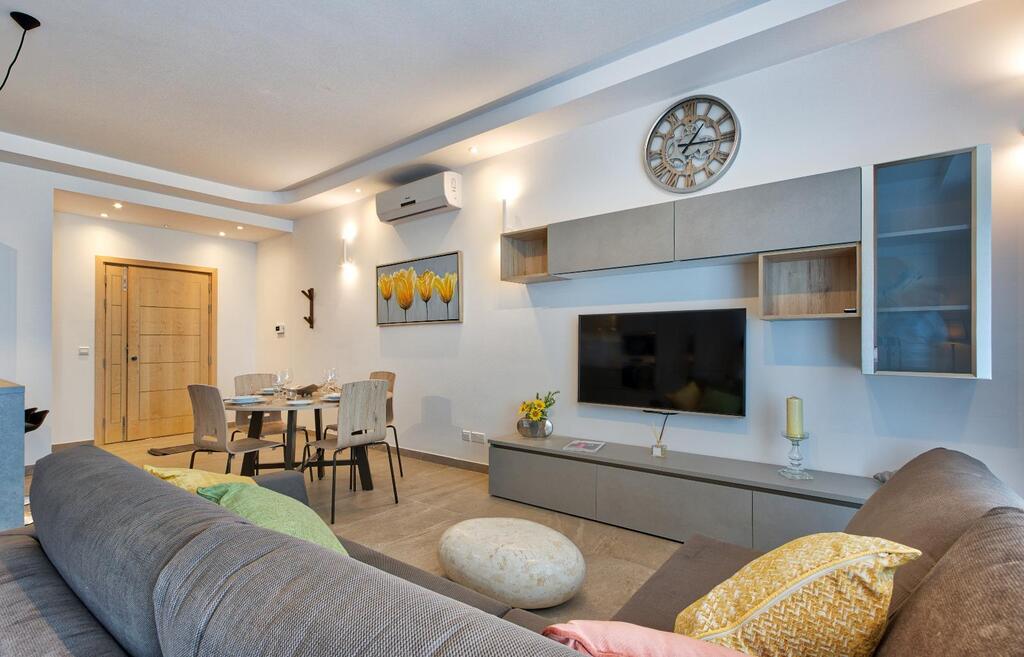 2 Bedroom Ensuite Apartment for Long Let in St. Julian's - €3,200/month