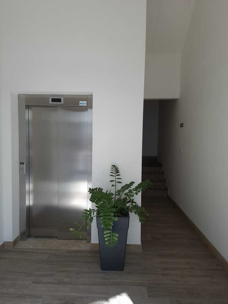 Office for Long Let in Mrieħel - €2,000/month photo 14