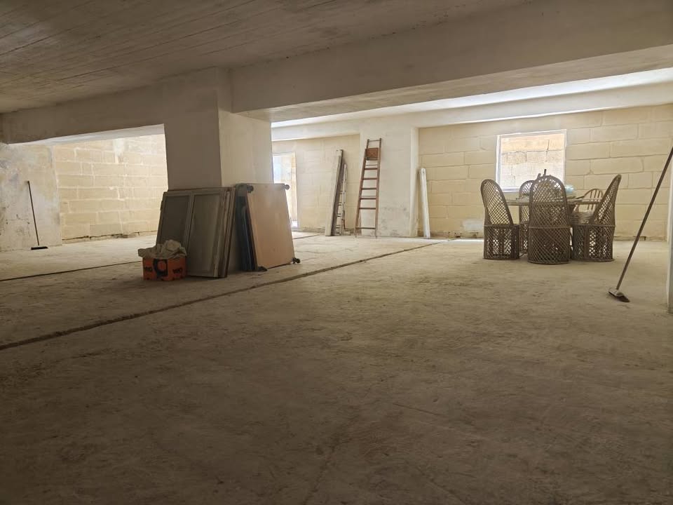 Massive Commercial Premises 463sqm Warehouse in Hamrun photo 4