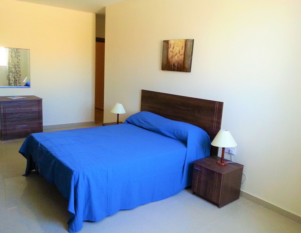 1 Bedroom Penthouse for Long Let in Qawra - €900/month photo 2