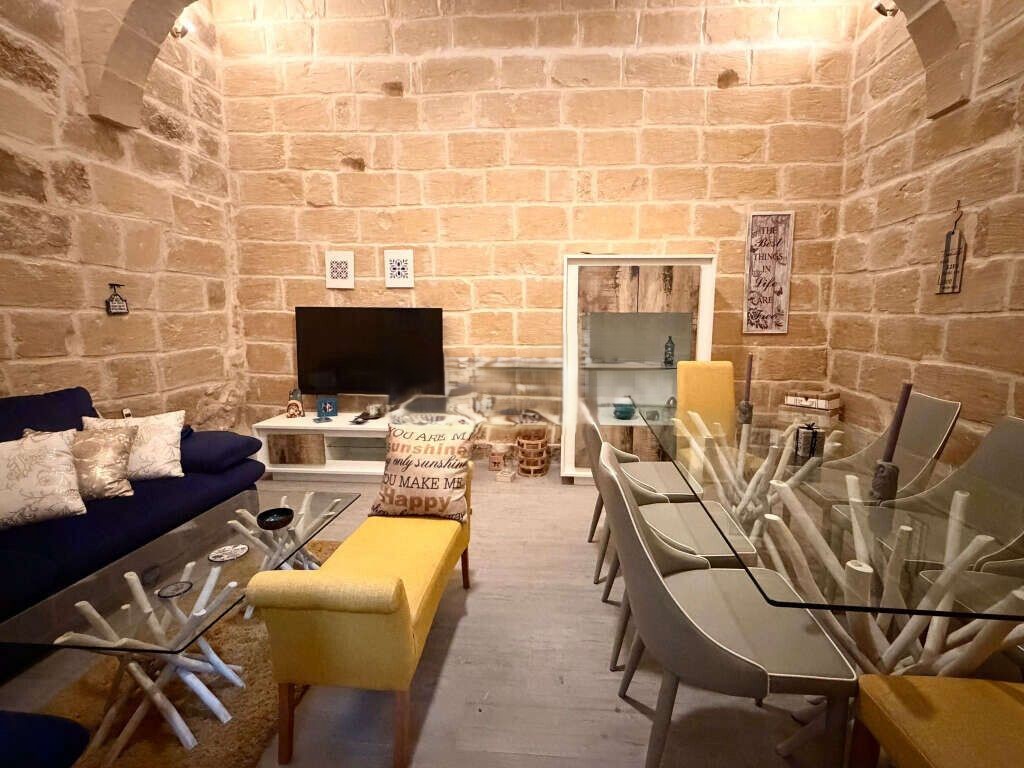 3 Bedroom House of Character for Long Let in Mosta - €2,500/month photo 3