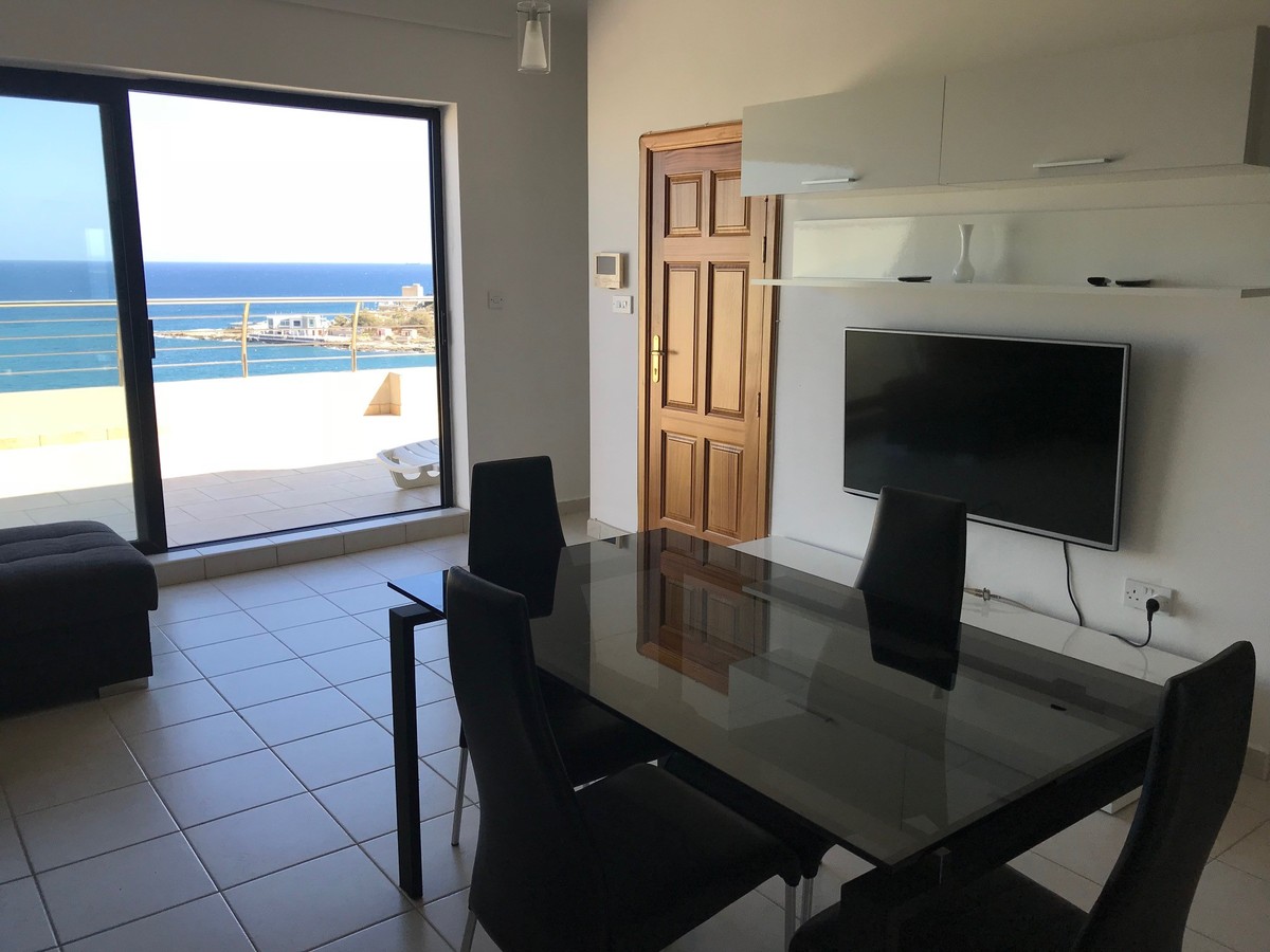 Stunning 2-Bedroom Penthouse with Sea Views in St Julians photo 4